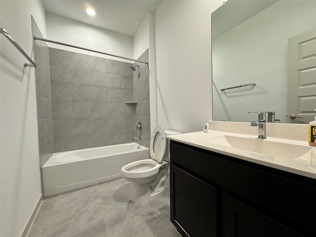 property at 3322 Silverton Dr