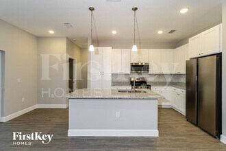 409 Harrington St SW in Palm Bay, FL - Foto de edificio - Building Photo