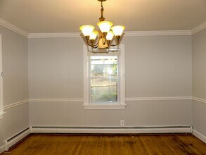 903 Crestview Dr in Herndon, VA - Building Photo - Building Photo