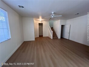9814 W Overlook Ridge Ave in Las Vegas, NV - Foto de edificio - Building Photo