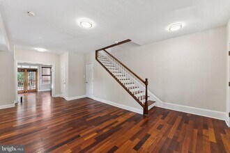 2911 Sherman Ave NW in Washington, DC - Foto de edificio - Building Photo