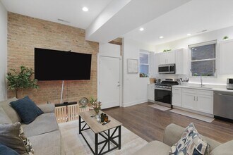2316 W Augusta Blvd in Chicago, IL - Building Photo - Building Photo