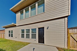 5015 Mossy Bridge Dr in Spring, TX - Foto de edificio - Building Photo