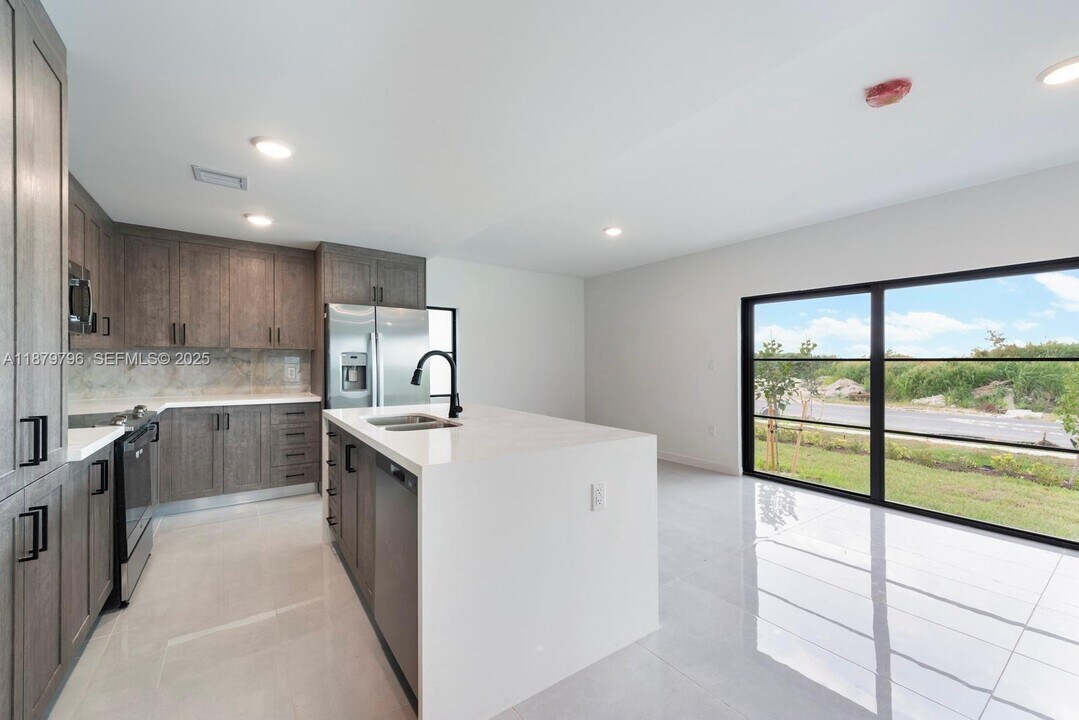 1344 NW 2nd Ter in Florida City, FL - Building Photo