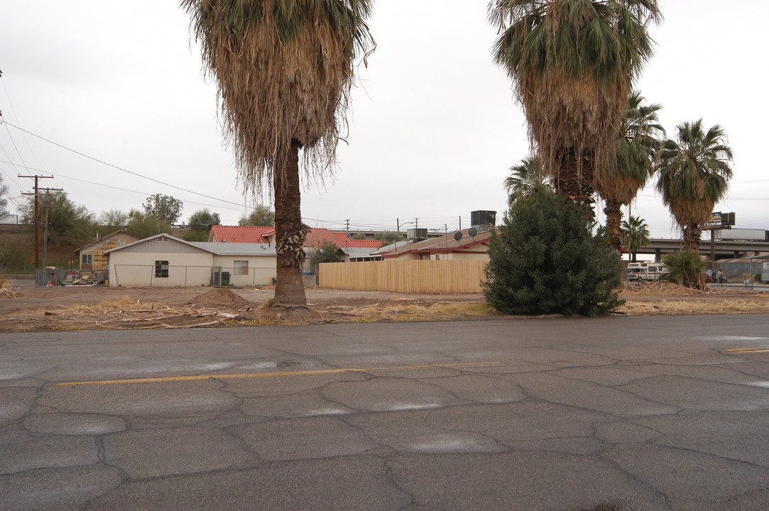 222 E Rice St in Blythe, CA - Foto de edificio