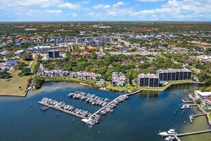 1618 12 Oaks Way, Unit 104 in North Palm Beach, FL - Building Photo