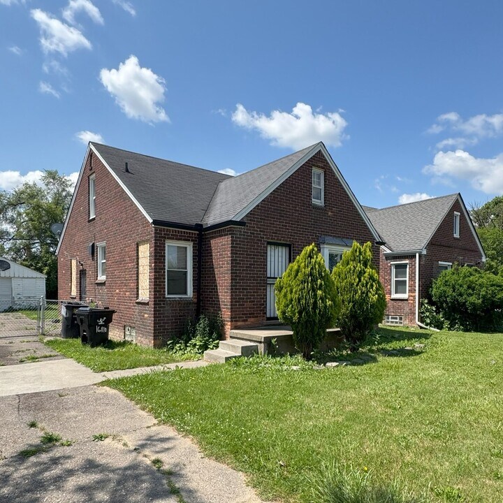 16810 Bringard Dr in Detroit, MI - Building Photo