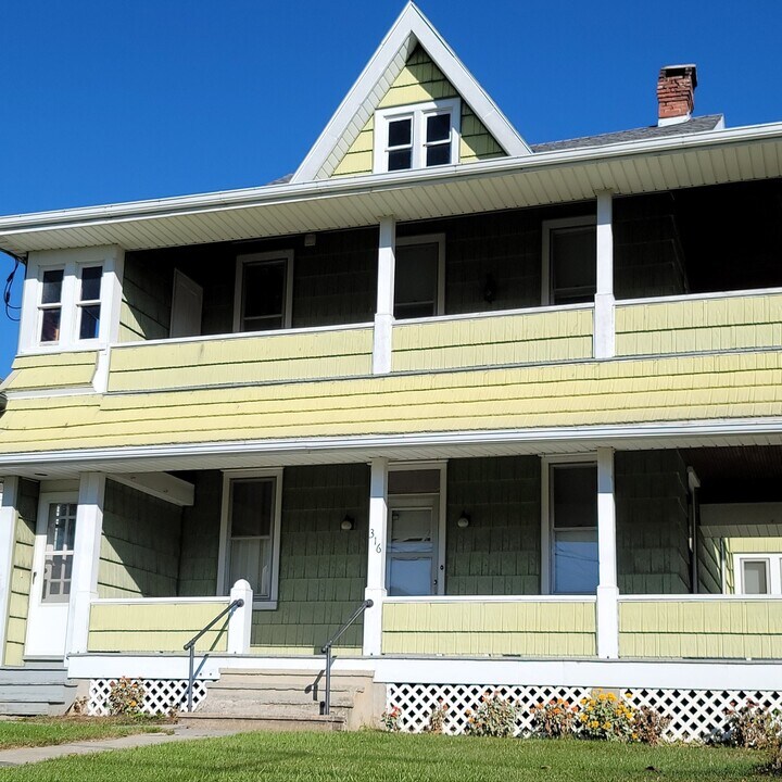 316 Main St in Mohrsville, PA - Building Photo