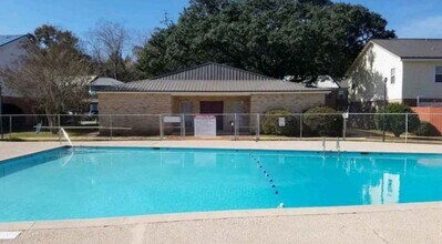 4017 Cottage Hill Rd, Unit Jamestown # 26 in Mobile, AL - Foto de edificio - Building Photo