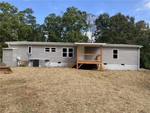 99 Strawberry Ln in Dahlonega, GA - Foto de edificio - Building Photo