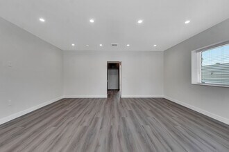11228 Louise Ave in Granada Hills, CA - Building Photo - Building Photo