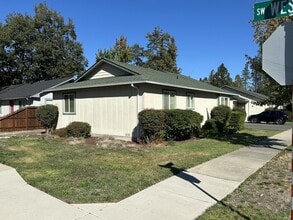 1616 SW K St in Grants Pass, OR - Building Photo - Building Photo