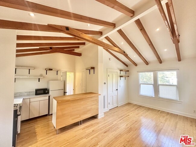 6853 1/2 W Alta Loma Terrace in Los Angeles, CA - Building Photo - Building Photo