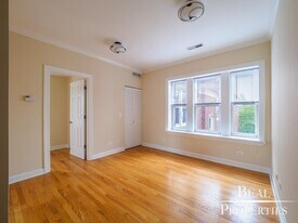 3250 N Clifton Ave in Chicago, IL - Building Photo