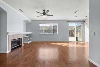 1634 Sierra Creek Dr in Manteca, CA - Foto de edificio - Building Photo