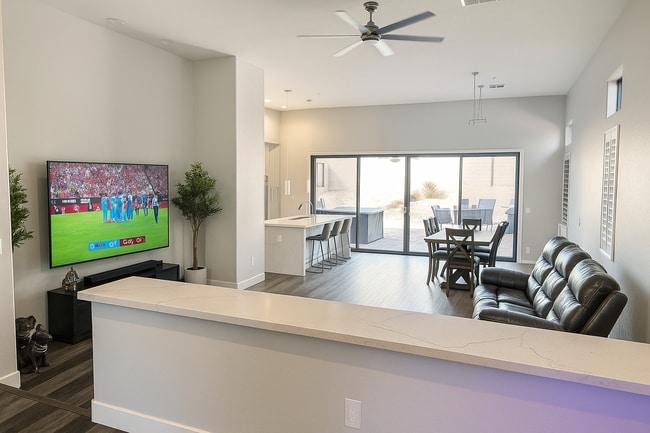 property at 7606 E Via del Sol Dr