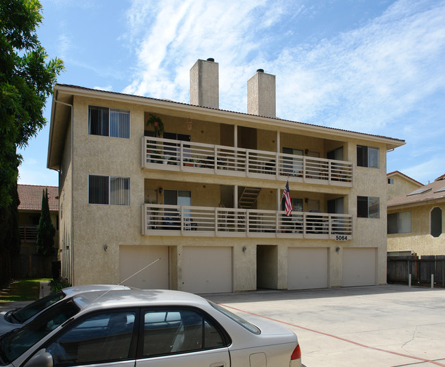 5064 Pearce St in Huntington Beach, CA - Foto de edificio - Building Photo