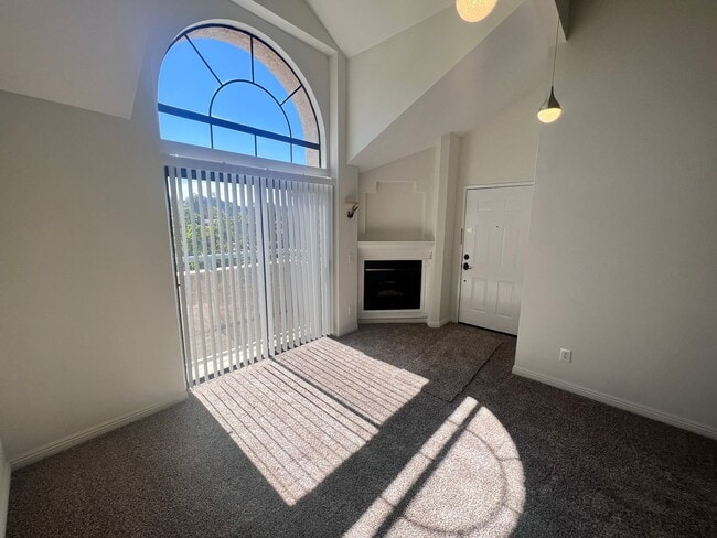 18215 Flynn Dr in Santa Clarita, CA - Building Photo - Building Photo