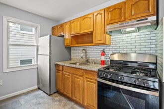 137 Godwin Ave, Unit 2 in Paterson, NJ - Building Photo - Building Photo