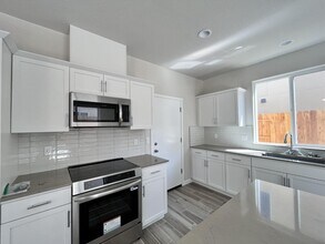 2909 E Veleta Dr in Fresno, CA - Building Photo - Building Photo