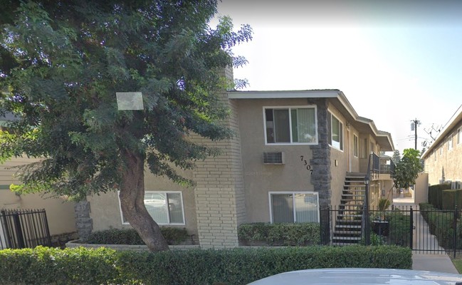 7303-7307 Milton Ave in Whittier, CA - Building Photo - Building Photo