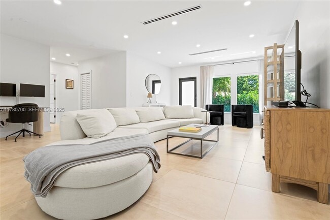 281 NE 48th Terrace in Miami, FL - Building Photo - Building Photo