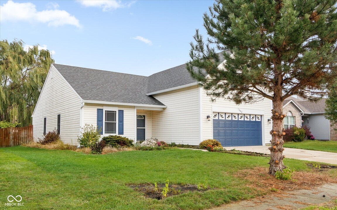 1080 Central Park Blvd S in Greenwood, IN - Building Photo