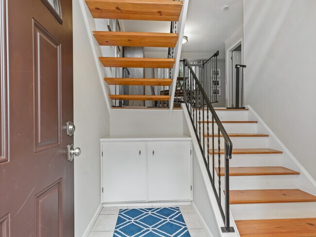 272 Hubbard Ave in Stamford, CT - Building Photo - Building Photo
