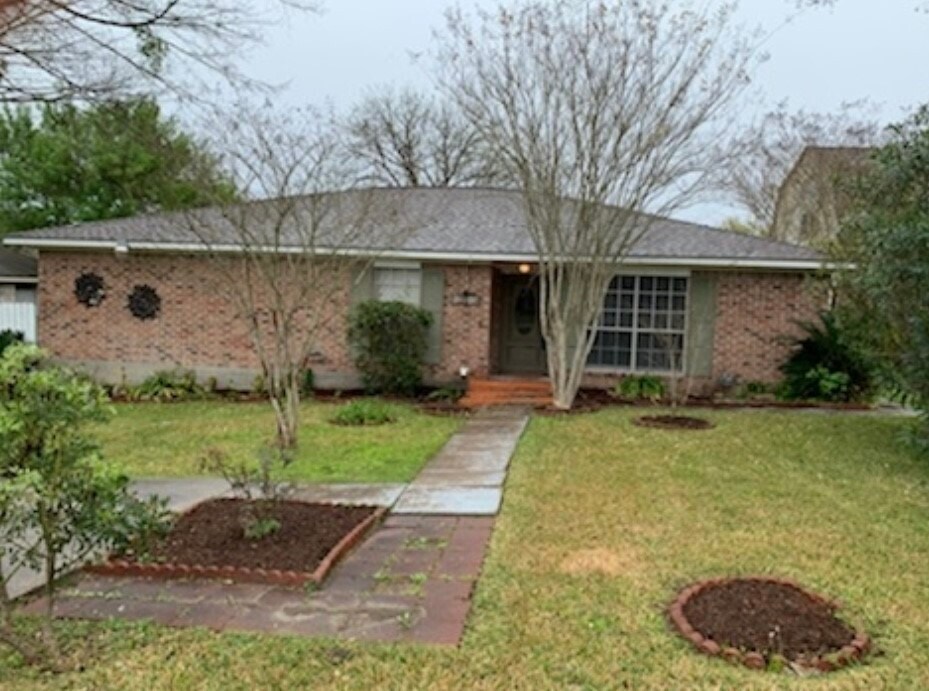 83 Estelle Cir in Montgomery, TX - Building Photo