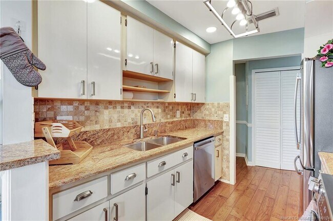 150 SE Four Winds Dr