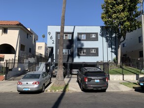 962 Magnolia Ave in Los Angeles, CA - Building Photo - Building Photo