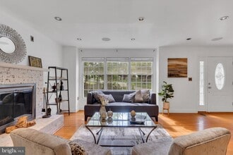 1344 Grant St in Herndon, VA - Building Photo - Building Photo