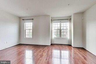 13411 Deer Highlands Way in Silver Spring, MD - Building Photo - Building Photo