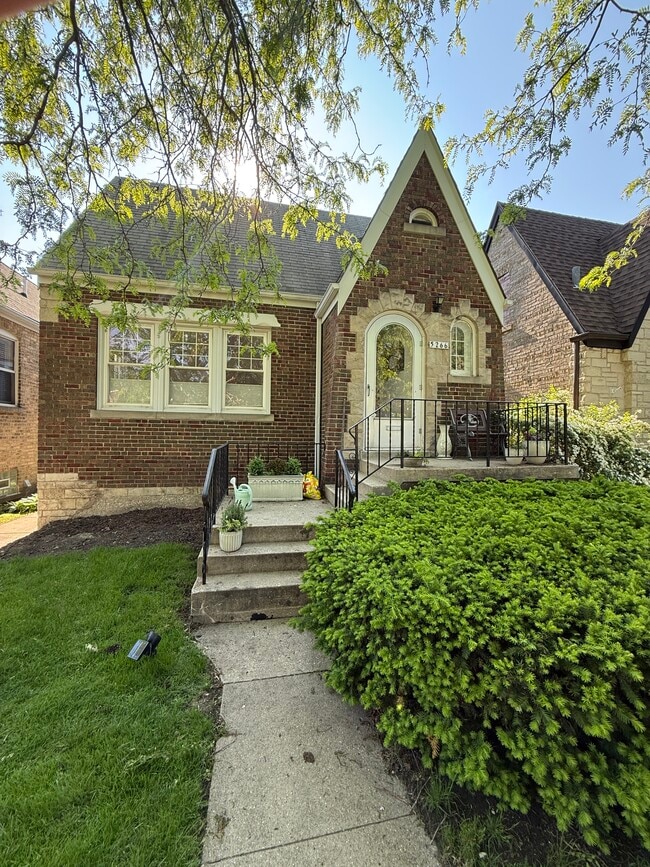 property at 5266 N La Crosse Ave