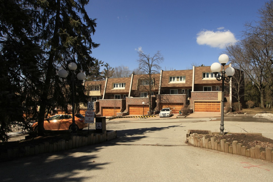 1-75 Quail Valley Dr in Markham, ON - Building Photo