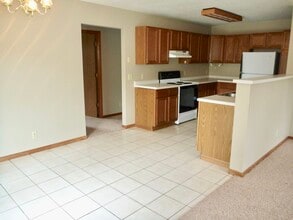 2216 Melanie Ln in Eau Claire, WI - Foto de edificio - Building Photo