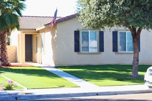 33377 Mesolite Way in Menifee, CA - Building Photo