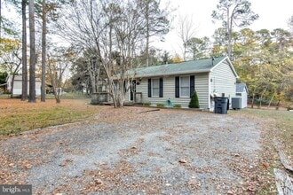 1118 Stagecoach Trail in Lusby, MD - Building Photo - Building Photo