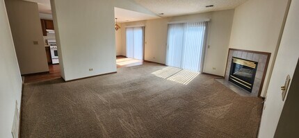 280 WoodridgeUnit C in South Elgin, IL - Building Photo - Building Photo