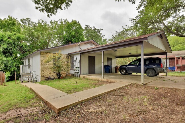 5303 Spring Meadow Rd, Unit A in Austin, TX - Building Photo - Building Photo