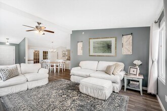 1 Johns Dr in Hooksett, NH - Building Photo - Building Photo