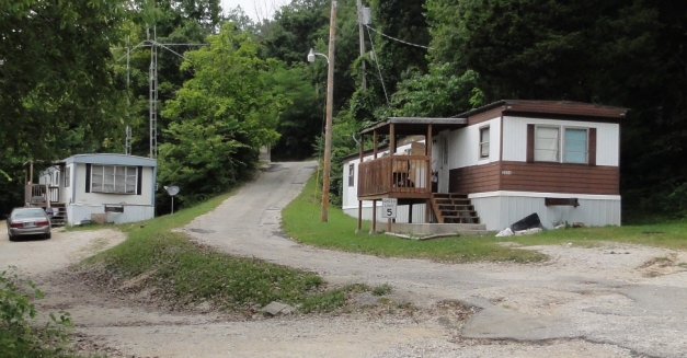 Ritz Mobile Home Park in Paoli, IN - Foto de edificio