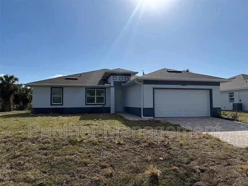 12051 Crossgate Ave in Port Charlotte, FL - Building Photo
