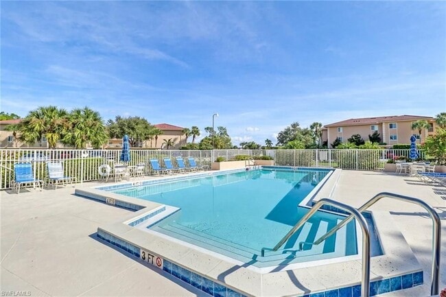 1051 Foxfire Ln in Naples, FL - Foto de edificio - Building Photo