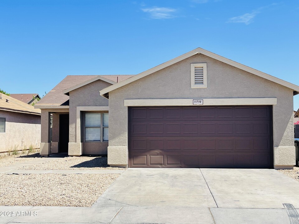 11798 W Corrine Dr in El Mirage, AZ - Foto de edificio