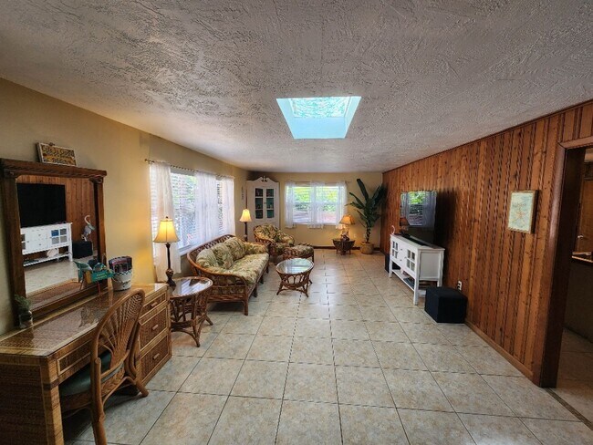 2006 Hill St in New Smyrna Beach, FL - Building Photo - Building Photo