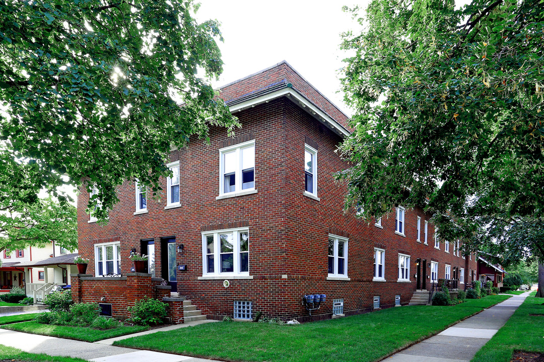 341 W Harrison Ave in Royal Oak, MI - Building Photo