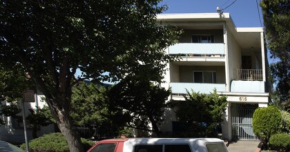 515 Vernon St in Oakland, CA - Foto de edificio - Building Photo