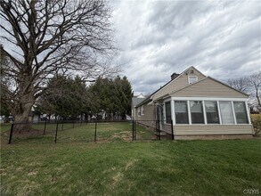 50 New Hartford St in New York Mills, NY - Building Photo - Building Photo