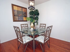 31 Steeplechase Ct, Unit 31 Steeplechase Court in Somerset, NJ - Building Photo - Building Photo